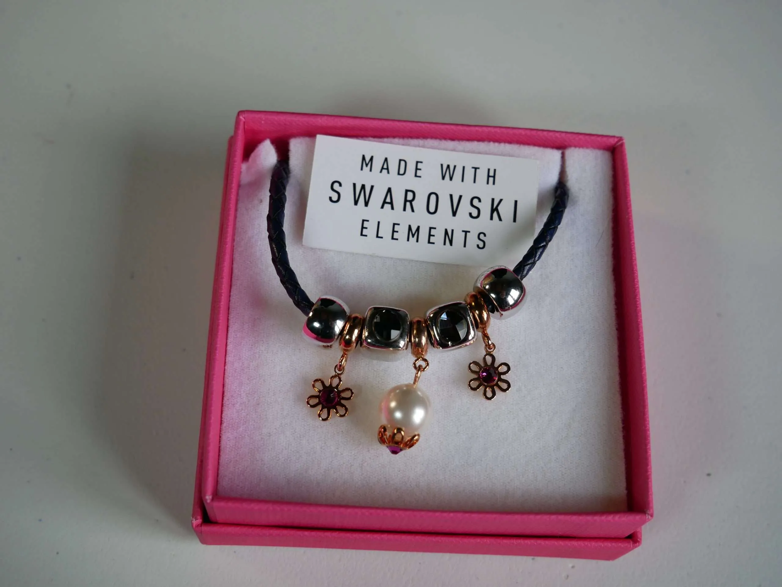 girocollo-bracciale-perla-pietre-swarovski-blu-eleganza-versatile-lusso