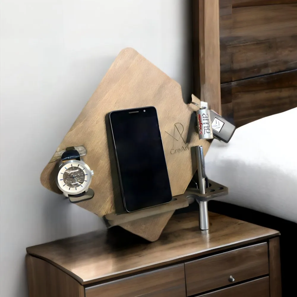 Praticità e Design: Stand in Legno per Accessori Essenziali