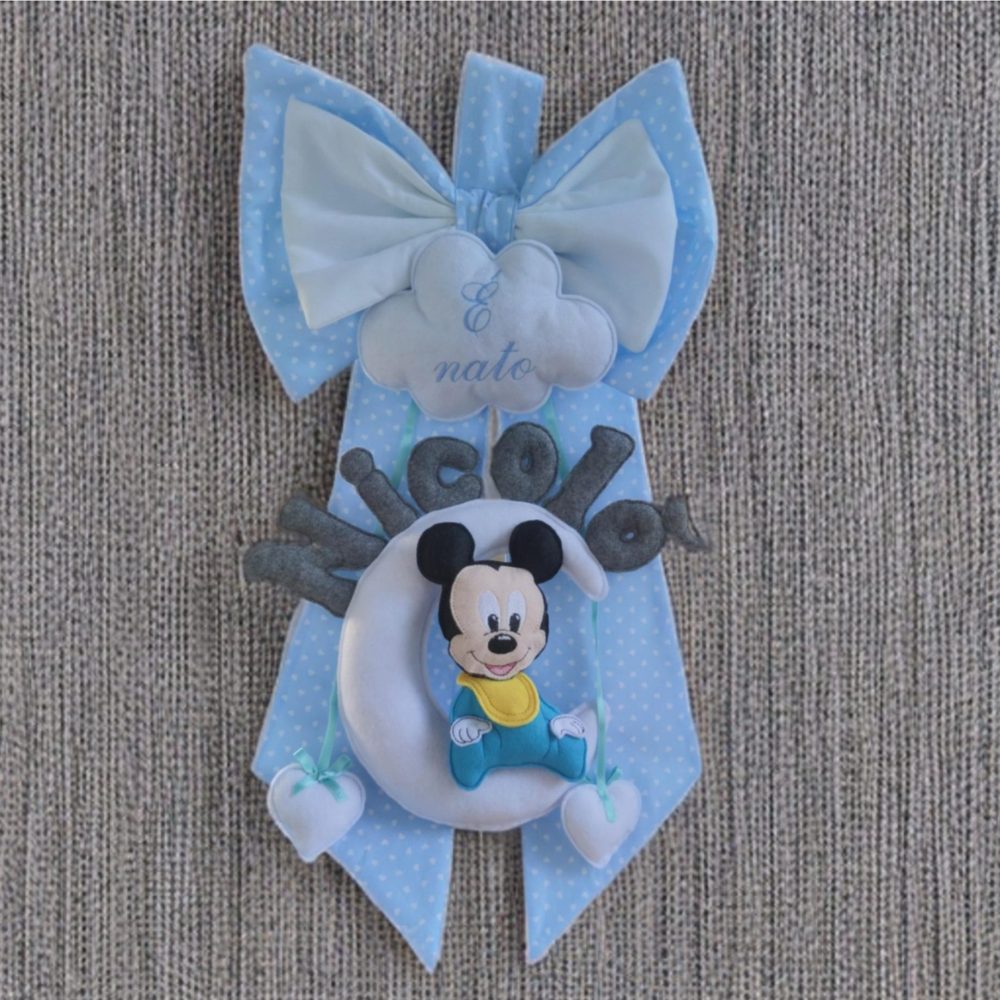 Fiocco Nascita Personalizzato con Personaggio - Eleganza e Tenerezza