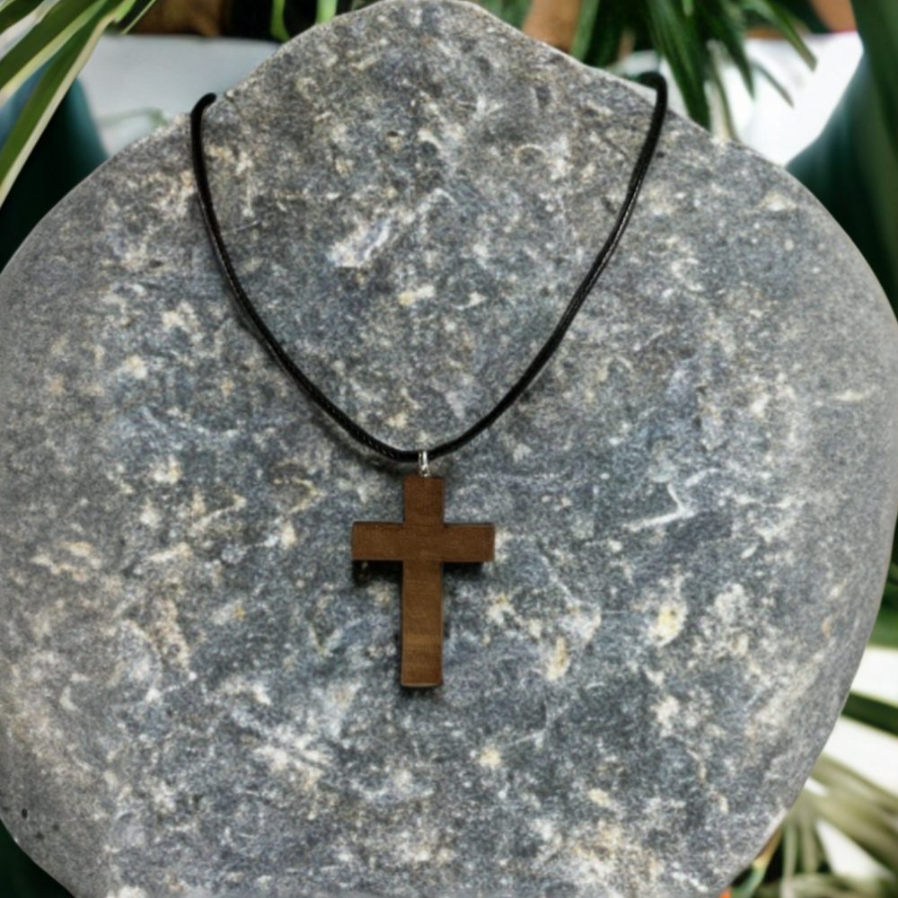 Collana Artigianale in Legno di Noce - Ciondolo Croce Elegante