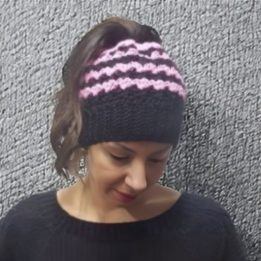 Cappello Artigianale in Lana per Coda di Cavallo - Stile e Comfort