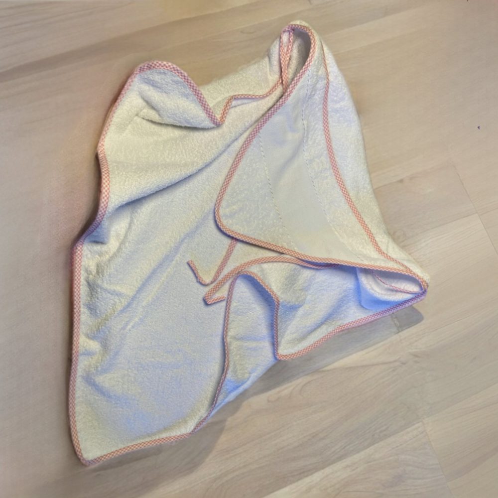 Accappatoio a Triangolo per Neonata Personalizzato con Nome Ricamato